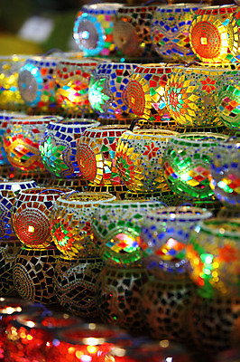 포토 JPG 해외풍경 해외 외국문화 중동 이스탄불 근접촬영 사람없음 아웃포커스 장식 컬러풀 판매 쌓기 상점 여러개 전시 시장 오브젝트 기념품 터키문화 그랜드바자르 튀르키예 국내포토 동양문화 나라 아시아 문화 뷰포인트 컬러 다수 모션 촬영기법 풍경 파일형식