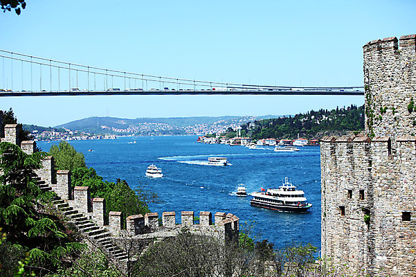 포토 JPG 나무 식물 해외풍경 해외 건축물 바다 외국문화 여행 유적 중동 유적지 하늘 이스탄불 항해 풍경 해변 사람없음 관광지 도시풍경 계단 맑음 도시 성 유람선 해안도시 옛터 성벽 터키문화 루멜리히사르 가교 선박 튀르키예 국내포토 동양문화 전통 건축 나라 아시아 문화 고건축 수상교통 배_교통 날씨 파일형식
