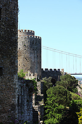 포토 JPG 주간 나무 식물 해외풍경 해외 건축물 외국문화 유적 중동 유적지 하늘 이스탄불 풍경 사람없음 야외 관광지 맑음 성 옛터 성벽 터키문화 루멜리히사르 가교 튀르키예 국내포토 자연요소 동양문화 전통 건축 나라 아시아 문화 여행 고건축 날씨 파일형식