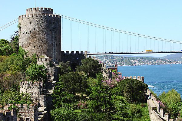 포토 JPG 주간 나무 식물 해외풍경 해외 건축물 바다 외국문화 유적 중동 유적지 이스탄불 풍경 해변 야외 관광지 도시풍경 도시 성 해안도시 옛터 성벽 터키문화 루멜리히사르 가교 튀르키예 국내포토 자연요소 동양문화 전통 건축 나라 아시아 문화 여행 고건축 파일형식