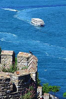 포토 JPG 주간 나무 식물 동물 해외풍경 해외 건축물 꽃 바다 외국문화 유적 중동 유적지 조류 이스탄불 항해 사람 풍경 해변 야외 관광지 성 유람선 옛터 성벽 터키문화 루멜리히사르 선박 튀르키예 국내포토 자연요소 동양문화 전통 건축 나라 아시아 문화 여행 고건축 수상교통 배_교통 파일형식