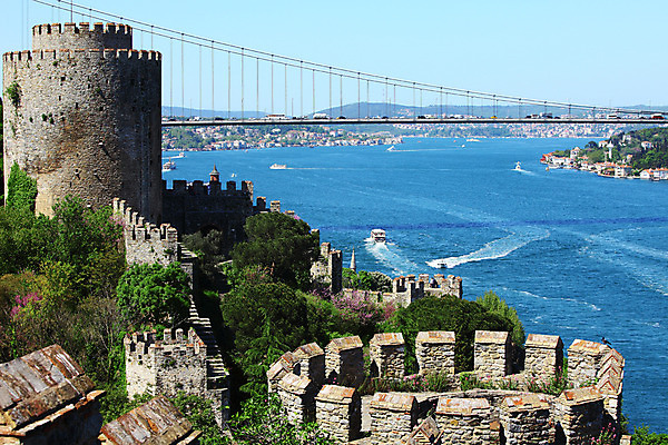 포토 JPG 주간 나무 식물 해외풍경 해외 건축물 바다 외국문화 유적 중동 유적지 이스탄불 풍경 해변 사람없음 야외 관광지 도시풍경 도시 성 유람선 해안도시 옛터 성벽 터키문화 루멜리히사르 가교 선박 튀르키예 국내포토 자연요소 동양문화 전통 건축 나라 아시아 문화 여행 고건축 수상교통 배_교통 파일형식