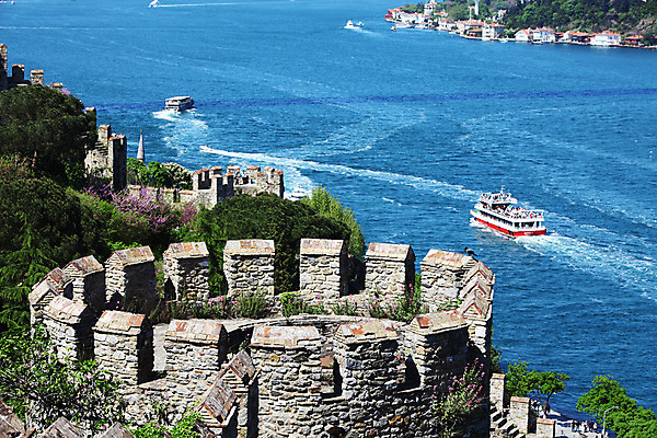 포토 JPG 주간 나무 식물 해외풍경 해외 건축물 바다 외국문화 유적 중동 유적지 이스탄불 항해 풍경 해변 야외 관광지 도시풍경 도시 성 유람선 해안도시 옛터 성벽 터키문화 루멜리히사르 선박 튀르키예 국내포토 자연요소 동양문화 전통 건축 나라 아시아 문화 여행 고건축 수상교통 배_교통 파일형식