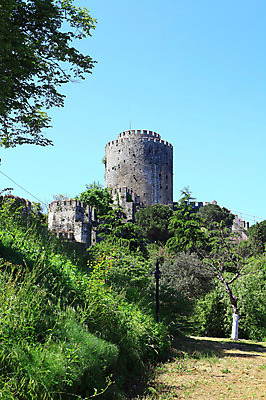 포토 JPG 주간 나무 식물 해외풍경 해외 건축물 외국문화 유적 중동 유적지 하늘 이스탄불 풍경 사람없음 야외 관광지 맑음 성 옛터 성벽 터키문화 루멜리히사르 튀르키예 국내포토 자연요소 동양문화 전통 건축 나라 아시아 문화 여행 고건축 날씨 파일형식