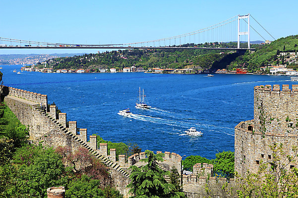 포토 JPG 주간 나무 식물 해외풍경 해외 건축물 바다 외국문화 유적 중동 유적지 하늘 이스탄불 항해 풍경 해변 야외 관광지 도시풍경 계단 맑음 도시 성 유람선 해안도시 옛터 성벽 터키문화 루멜리히사르 가교 선박 튀르키예 국내포토 자연요소 동양문화 전통 건축 나라 아시아 문화 여행 고건축 수상교통 배_교통 날씨 파일형식
