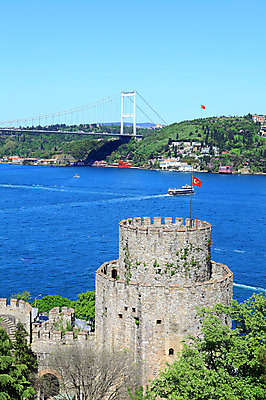 포토 JPG 주간 나무 식물 해외풍경 해외 건축물 바다 외국문화 유적 중동 유적지 하늘 이스탄불 항해 풍경 해변 사람없음 야외 관광지 도시풍경 맑음 깃발 도시 성 유람선 해안도시 옛터 성벽 터키문화 루멜리히사르 가교 선박 튀르키예 국내포토 자연요소 동양문화 전통 건축 나라 아시아 문화 여행 고건축 수상교통 배_교통 날씨 파일형식