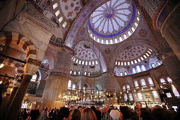 포토 JPG 해외풍경 해외 문양 건축물 건축 줄 로우앵글 고건축 무늬 중동 건축양식 창문 해외건축 서양건축 종교건축 종교시설 조명 이스탄불 실내 사람 풍경 여러명 내부 건물 관광지 교회 여행객 기둥 사찰 사원 이슬람교 천장 모스크 이슬람건축 블루모스크 술탄아흐메트 술탄아흐메트자미 튀르키예 국내포토 나라 아시아 종교 뷰포인트 여행 다수 비즈니스 시설 파일형식