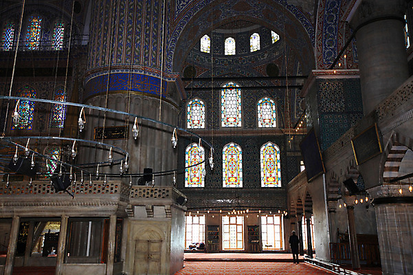 포토 JPG 해외풍경 해외 건축물 건축 줄 의자 중동 건축양식 창문 해외건축 서양건축 종교건축 종교시설 조명 책장 이스탄불 실내 사람 풍경 내부 건물 세명 관광지 교회 기도 기둥 사찰 사원 이슬람교 신도 모스크 이슬람건축 블루모스크 술탄아흐메트 술탄아흐메트자미 튀르키예 국내포토 나라 아시아 종교 여행 가구 비즈니스 시설 파일형식