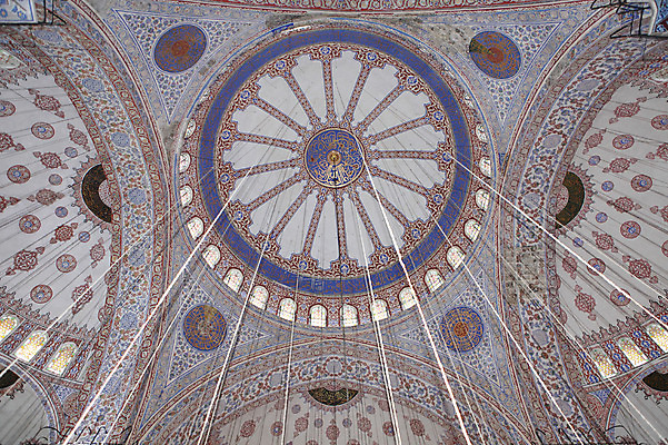 포토 JPG 해외풍경 해외 문양 건축물 줄 로우앵글 백그라운드 고건축 무늬 중동 건축양식 해외건축 서양건축 종교건축 종교시설 이스탄불 실내 사람없음 내부 건물 교회 사찰 사원 이슬람교 천장 그림 모스크 이슬람건축 블루모스크 술탄아흐메트 술탄아흐메트자미 튀르키예 국내포토 건축 나라 아시아 종교 뷰포인트 비즈니스 풍경 시설 파일형식