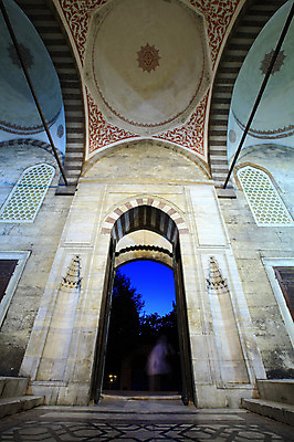 포토 JPG 해외풍경 해외 문양 건축물 건축 로우앵글 고건축 무늬 중동 건축양식 해외건축 서양건축 종교건축 종교시설 이스탄불 실내 사람없음 내부 건물 교회 문 사찰 사원 이슬람교 천장 아치 모스크 이슬람건축 블루모스크 술탄아흐메트 술탄아흐메트자미 튀르키예 국내포토 나라 아시아 종교 뷰포인트 비즈니스 풍경 시설 파일형식