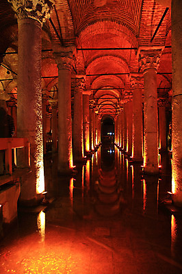 포토 JPG 해외풍경 해외 건축물 외국문화 유적 중동 해외건축 서양건축 유적지 조명 이스탄불 실내 물그림자 사람 내부 건물 물 관광지 빛 반사 여행객 어둠 궁전 원근감 문화재 기둥 저수지 아치 이슬람건축 터키문화 지하 바실리카시스턴 예레바탄 지하저수지 예레바탄지하궁전 튀르키예 국내포토 자연요소 동양문화 전통 건축 나라 아시아 문화 뷰포인트 여행 고건축 그림자 풍경 이슬람교 파일형식