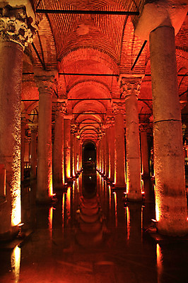 포토 JPG 해외풍경 해외 건축물 외국문화 유적 중동 해외건축 서양건축 유적지 조명 이스탄불 실내 물그림자 사람 내부 건물 물 관광지 빛 반사 여행객 어둠 궁전 원근감 문화재 기둥 저수지 아치 이슬람건축 터키문화 지하 바실리카시스턴 예레바탄 지하저수지 예레바탄지하궁전 튀르키예 국내포토 자연요소 동양문화 전통 건축 나라 아시아 문화 뷰포인트 여행 고건축 그림자 풍경 이슬람교 파일형식