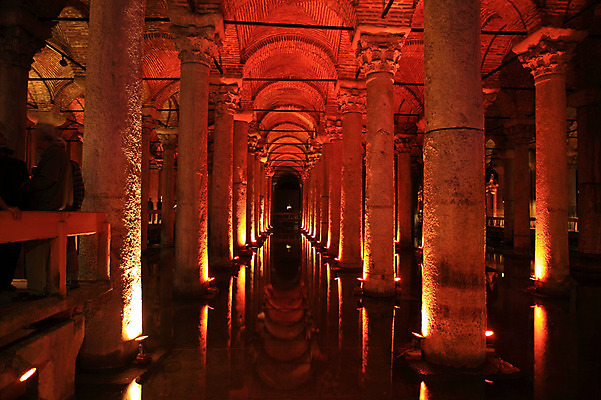 포토 JPG 해외풍경 해외 건축물 외국문화 유적 중동 해외건축 서양건축 유적지 조명 이스탄불 실내 물그림자 사람 여러명 내부 건물 물 관광지 빛 반사 여행객 어둠 궁전 원근감 문화재 기둥 저수지 아치 이슬람건축 터키문화 지하 바실리카시스턴 예레바탄 지하저수지 예레바탄지하궁전 튀르키예 국내포토 자연요소 동양문화 전통 건축 나라 아시아 문화 뷰포인트 여행 다수 고건축 그림자 풍경 이슬람교 파일형식