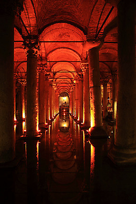 포토 JPG 해외풍경 해외 건축물 외국문화 유적 중동 해외건축 서양건축 유적지 조명 이스탄불 실내 물그림자 사람 여러명 내부 건물 물 관광지 빛 반사 여행객 어둠 궁전 원근감 문화재 기둥 저수지 아치 이슬람건축 터키문화 지하 바실리카시스턴 예레바탄 지하저수지 예레바탄지하궁전 튀르키예 국내포토 자연요소 동양문화 전통 건축 나라 아시아 문화 뷰포인트 여행 다수 고건축 그림자 풍경 이슬람교 파일형식