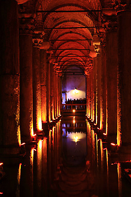 포토 JPG 해외풍경 해외 건축물 외국문화 유적 중동 해외건축 서양건축 유적지 조명 이스탄불 실내 물그림자 사람 여러명 내부 건물 물 관광지 빛 반사 여행객 어둠 궁전 원근감 문화재 기둥 저수지 아치 이슬람건축 터키문화 지하 바실리카시스턴 예레바탄 지하저수지 예레바탄지하궁전 튀르키예 국내포토 자연요소 동양문화 전통 건축 나라 아시아 문화 뷰포인트 여행 다수 고건축 그림자 풍경 이슬람교 파일형식