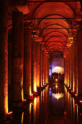 포토 JPG 해외풍경 해외 건축물 외국문화 유적 중동 해외건축 서양건축 유적지 조명 이스탄불 실내 물그림자 사람 여러명 내부 건물 물 관광지 빛 반사 여행객 어둠 궁전 원근감 문화재 기둥 저수지 아치 이슬람건축 터키문화 지하 바실리카시스턴 예레바탄 지하저수지 예레바탄지하궁전 튀르키예 국내포토 자연요소 동양문화 전통 건축 나라 아시아 문화 뷰포인트 여행 다수 고건축 그림자 풍경 이슬람교 파일형식