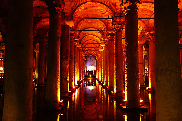 포토 JPG 해외풍경 해외 건축물 외국문화 유적 중동 해외건축 서양건축 유적지 조명 이스탄불 실내 물그림자 사람 여러명 내부 건물 물 관광지 빛 반사 여행객 어둠 궁전 원근감 문화재 기둥 저수지 아치 이슬람건축 터키문화 지하 바실리카시스턴 예레바탄 지하저수지 예레바탄지하궁전 튀르키예 국내포토 자연요소 동양문화 전통 건축 나라 아시아 문화 뷰포인트 여행 다수 고건축 그림자 풍경 이슬람교 파일형식