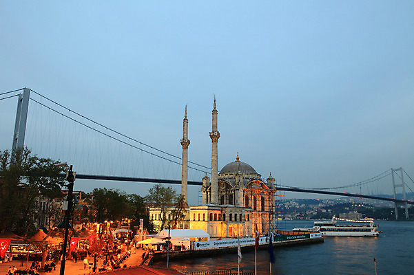 포토 JPG 주간 해외풍경 해외 건축물 건축 바다 고건축 중동 해외건축 서양건축 종교건축 종교시설 조명 이스탄불 사람 풍경 여러명 해변 야외 건물 관광지 빛 도시풍경 항구 도시 사찰 사원 보행자 유람선 모스크 이슬람건축 해안도시 오르타쿄이 가교 선박 튀르키예 국내포토 자연요소 나라 아시아 종교 여행 다수 수상교통 배_교통 비즈니스 교통시설 이슬람교 시설 파일형식