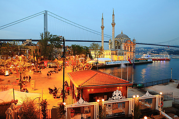 포토 JPG 주간 해외풍경 해외 건축물 건축 바다 고건축 중동 해외건축 서양건축 종교건축 종교시설 조명 이스탄불 사람 풍경 여러명 해변 야외 건물 관광지 빛 도시풍경 항구 도시 사찰 사원 보행자 유람선 모스크 이슬람건축 해안도시 오르타쿄이 가교 선박 튀르키예 국내포토 자연요소 나라 아시아 종교 여행 다수 수상교통 배_교통 비즈니스 교통시설 이슬람교 시설 파일형식