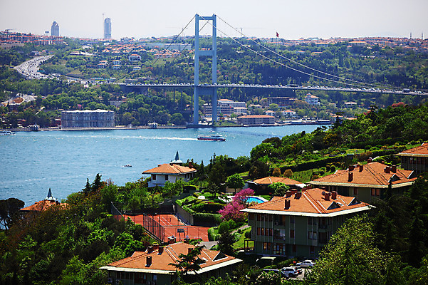 포토 JPG 주간 나무 식물 해외풍경 해외 건축물 바다 수상교통 중동 이스탄불 풍경 해변 사람없음 야외 건물 도시풍경 항구 도시 숲 유람선 해안도시 해협 울루스파크 울르스파크 가교 선박 튀르키예 국내포토 자연요소 건축 나라 아시아 교통수단 배_교통 교통시설 파일형식