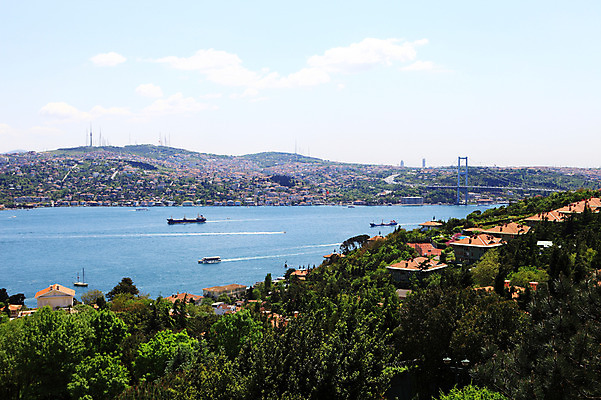 포토 JPG 주간 나무 식물 구름 해외풍경 해외 건축물 바다 수상교통 중동 하늘 이스탄불 항해 풍경 해변 사람없음 야외 건물 도시풍경 항구 도시 숲 화물선 해안도시 해협 울루스파크 울르스파크 가교 선박 튀르키예 국내포토 자연요소 건축 나라 아시아 교통수단 배_교통 교통시설 파일형식