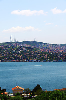 포토 JPG 주간 나무 식물 구름 해외풍경 해외 건축물 바다 중동 하늘 이스탄불 풍경 해변 사람없음 야외 건물 도시풍경 항구 도시 해안도시 해협 울루스파크 울르스파크 선박 튀르키예 국내포토 자연요소 건축 나라 아시아 수상교통 교통시설 파일형식