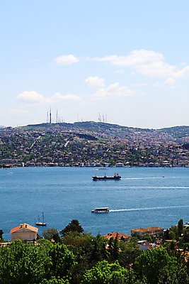 포토 JPG 주간 나무 식물 구름 해외풍경 해외 건축물 바다 수상교통 중동 하늘 이스탄불 항해 풍경 해변 사람없음 야외 건물 도시풍경 항구 도시 숲 화물선 해안도시 해협 울루스파크 울르스파크 선박 튀르키예 국내포토 자연요소 건축 나라 아시아 교통수단 배_교통 교통시설 파일형식