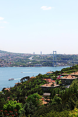 포토 JPG 주간 나무 식물 구름 해외풍경 해외 건축물 바다 수상교통 중동 하늘 이스탄불 항해 풍경 해변 사람없음 야외 건물 도시풍경 항구 도시 숲 해안도시 해협 울루스파크 울르스파크 가교 선박 튀르키예 국내포토 자연요소 건축 나라 아시아 교통수단 배_교통 교통시설 파일형식