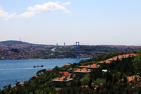 포토 JPG 주간 나무 식물 구름 해외풍경 해외 건축물 바다 수상교통 중동 하늘 이스탄불 항해 풍경 해변 사람없음 야외 건물 도시풍경 항구 도시 숲 해안도시 해협 울루스파크 울르스파크 가교 선박 튀르키예 국내포토 자연요소 건축 나라 아시아 교통수단 배_교통 교통시설 파일형식
