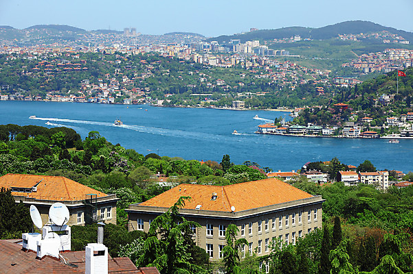 포토 JPG 주간 나무 식물 해외풍경 해외 건축물 바다 중동 산 이스탄불 항해 풍경 해변 사람없음 야외 건물 도시풍경 항구 도시 숲 해안도시 해협 울루스파크 울르스파크 선박 튀르키예 국내포토 자연요소 건축 나라 아시아 수상교통 배_교통 교통시설 파일형식