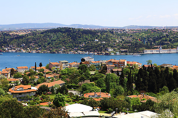 포토 JPG 주간 나무 식물 구름 해외풍경 해외 건축물 바다 중동 하늘 산 이스탄불 풍경 해변 사람없음 야외 건물 도시풍경 항구 도시 숲 해안도시 해협 울루스파크 울르스파크 선박 튀르키예 국내포토 자연요소 건축 나라 아시아 수상교통 교통시설 파일형식