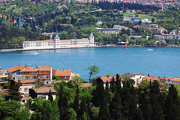 포토 JPG 주간 나무 식물 해외풍경 해외 건축물 바다 중동 이스탄불 풍경 해변 사람없음 야외 건물 도시풍경 항구 도시 숲 해안도시 해협 울루스파크 울르스파크 선박 튀르키예 국내포토 자연요소 건축 나라 아시아 수상교통 교통시설 파일형식