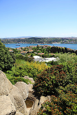 포토 JPG 주간 나무 식물 해외풍경 해외 건축물 바다 중동 하늘 이스탄불 풍경 해변 사람없음 야외 건물 도시풍경 항구 돌_바위 바위 도시 숲 해안도시 해협 울루스파크 울르스파크 선박 튀르키예 국내포토 자연요소 건축 나라 아시아 수상교통 교통시설 파일형식