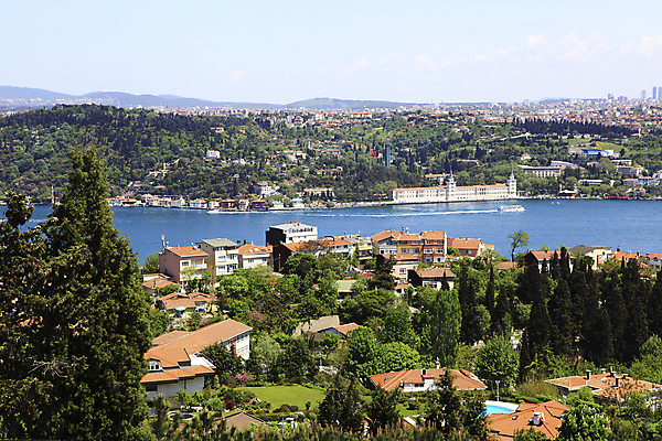 포토 JPG 주간 나무 식물 해외풍경 해외 건축물 바다 중동 이스탄불 풍경 해변 사람없음 야외 건물 도시풍경 항구 도시 숲 해안도시 해협 울루스파크 울르스파크 선박 튀르키예 국내포토 자연요소 건축 나라 아시아 수상교통 교통시설 파일형식