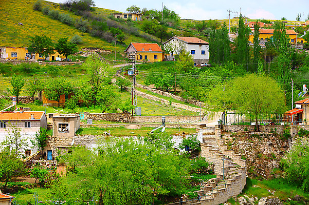 포토 JPG 주간 나무 식물 해외풍경 해외 중동 자연 주택 카파도키아 풍경 사람없음 야외 계단 마을 골짜기 계곡 언덕 으흐랄라계곡 고산지대 튀르키예 국내포토 자연요소 나라 아시아 산 건물 생태계 파일형식