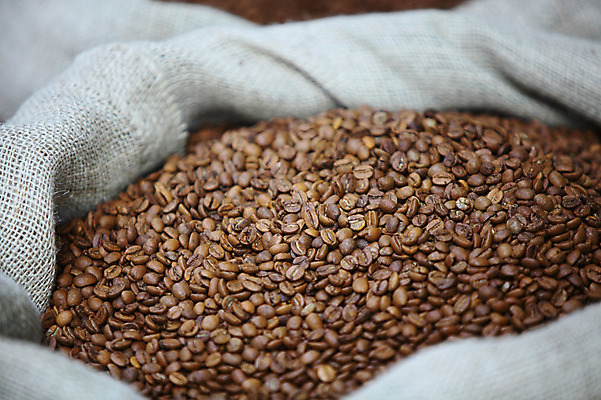 포토 JPG 해외풍경 해외 커피 음식 외국문화 재료 중동 콩 이스탄불 사람없음 아웃포커스 판매 상점 원두 시장 원료 원두커피 터키문화 자루 재래시장 이집션바자르 향료시장 튀르키예 국내포토 동양문화 나라 아시아 문화 음료 곡류 촬영기법 풍경 파일형식