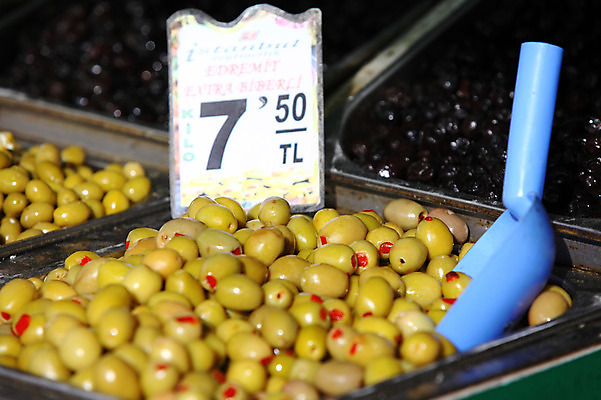 포토 JPG 해외풍경 해외 음식 외국문화 식재료 재료 중동 이스탄불 사람없음 아웃포커스 판매 상점 전시 시장 향신료 가격표 터키문화 주걱 향료 재래시장 이집션바자르 향료시장 튀르키예 국내포토 동양문화 나라 아시아 문화 주방용품 촬영기법 풍경 향기 냄새 향미료 파일형식