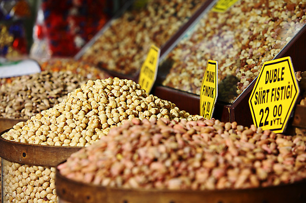 포토 JPG 해외풍경 해외 음식 외국문화 식재료 재료 중동 이스탄불 종류 사람없음 아웃포커스 판매 상점 전시 다양 시장 향신료 가격표 터키문화 향료 재래시장 이집션바자르 향료시장 튀르키예 국내포토 동양문화 나라 아시아 문화 다수 촬영기법 풍경 향기 냄새 향미료 파일형식