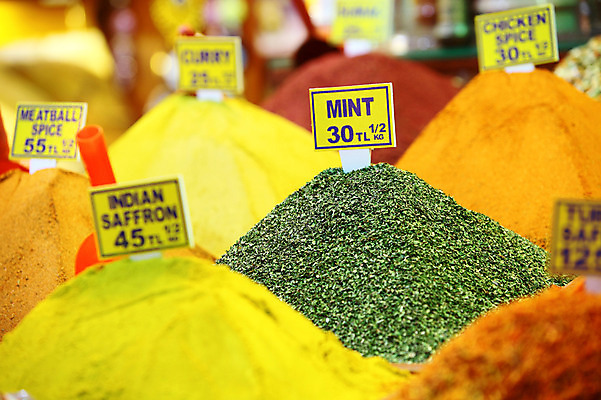 포토 JPG 해외풍경 해외 음식 외국문화 식재료 재료 중동 이스탄불 종류 사람없음 아웃포커스 판매 상점 전시 다양 시장 가루 향신료 가격표 터키문화 향료 재래시장 이집션바자르 향료시장 튀르키예 국내포토 동양문화 나라 아시아 문화 다수 촬영기법 풍경 향기 냄새 향미료 파일형식