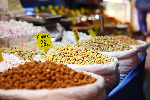 포토 JPG 해외풍경 해외 음식 외국문화 식재료 재료 중동 이스탄불 종류 사람없음 아웃포커스 판매 상점 전시 다양 시장 향신료 가격표 터키문화 향료 재래시장 이집션바자르 향료시장 튀르키예 국내포토 동양문화 나라 아시아 문화 다수 촬영기법 풍경 향기 냄새 향미료 파일형식