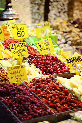 포토 JPG 해외풍경 해외 음식 외국문화 식재료 재료 중동 이스탄불 종류 사람없음 아웃포커스 판매 상점 전시 다양 시장 향신료 가격표 터키문화 향료 재래시장 이집션바자르 향료시장 튀르키예 국내포토 동양문화 나라 아시아 문화 다수 촬영기법 풍경 향기 냄새 향미료 파일형식