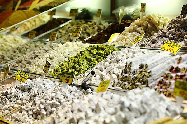 포토 JPG 해외풍경 해외 음식 외국문화 식재료 재료 중동 이스탄불 종류 사람없음 아웃포커스 판매 상점 전시 다양 시장 향신료 가격표 터키문화 향료 재래시장 이집션바자르 향료시장 튀르키예 국내포토 동양문화 나라 아시아 문화 다수 촬영기법 풍경 향기 냄새 향미료 파일형식