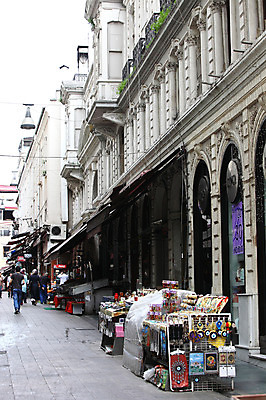 포토 JPG 주간 해외풍경 해외 건축물 중동 거리 이스탄불 거리풍경 사람 풍경 여러명 야외 건물 도시풍경 판매 상점 원근감 도시 보행자 도심 노점 탁심 튀르키예 국내포토 자연요소 건축 나라 아시아 뷰포인트 다수 파일형식