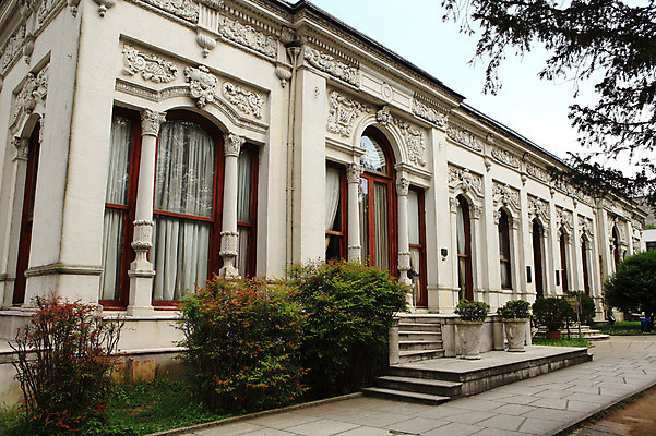 포토 JPG 주간 나무 식물 해외풍경 해외 건축물 건축 외국문화 고건축 유적 중동 건축양식 해외건축 서양건축 유적지 이스탄불 풍경 사람없음 야외 건물 관광지 계단 궁전 문화재 아치 터키문화 토프카프궁전 튀르키예 국내포토 자연요소 동양문화 전통 나라 아시아 문화 여행 파일형식