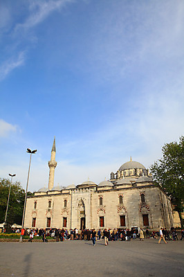 포토 JPG 주간 나무 식물 구름 해외풍경 해외 건축물 외국문화 여행 고건축 가로등 유적 중동 건축양식 해외건축 서양건축 유적지 하늘 이스탄불 사람 풍경 여러명 야외 건물 관광지 여행객 탑 맑음 궁전 문화재 광장 터키문화 튀르키예 국내포토 자연요소 동양문화 전통 공공시설 건축 나라 아시아 문화 다수 날씨 파일형식