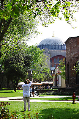 포토 JPG 주간 나무 식물 해외풍경 해외 건축물 외국문화 여행 의자 유적 중동 해외건축 서양건축 유적지 탁자 이스탄불 사람 풍경 잔디 여러명 야외 건물 관광지 여행객 정원 궁전 문화재 파라솔 성 터키문화 노천카페 토프카프궁전 튀르키예 국내포토 자연요소 동양문화 전통 건축 나라 아시아 문화 가구 다수 고건축 카페 파일형식