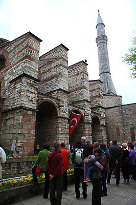 포토 JPG 주간 해외풍경 해외 건축물 건축 고건축 중동 건축양식 해외건축 서양건축 종교건축 종교시설 이스탄불 풍경 여러명 야외 건물 관광지 교회 여행객 탑 깃발 기둥 사찰 사원 국기 박물관 모스크 이슬람건축 아야소피아 첨탑 터키국기 튀르키예 국내포토 자연요소 나라 아시아 종교 여행 다수 비즈니스 사람 이슬람교 시설 파일형식