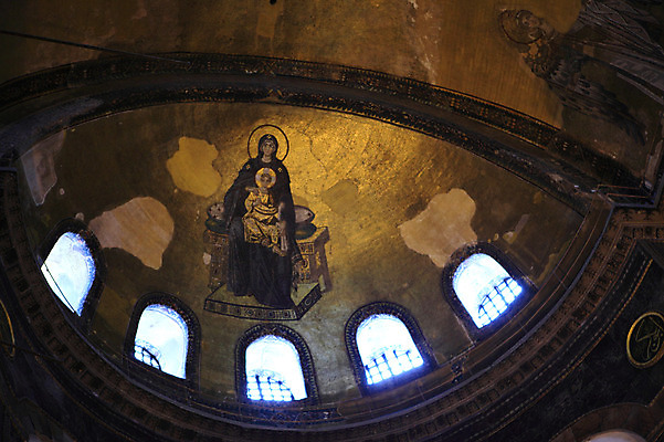 포토 JPG 해외풍경 해외 건축물 건축 로우앵글 고건축 중동 건축양식 창문 해외건축 서양건축 종교건축 종교시설 이스탄불 실내 풍경 사람없음 내부 건물 관광지 성당 교회 사찰 사원 천장 그림 아치 박물관 모스크 이슬람건축 아야소피아 성화 튀르키예 국내포토 나라 아시아 종교 뷰포인트 여행 비즈니스 이슬람교 시설 파일형식