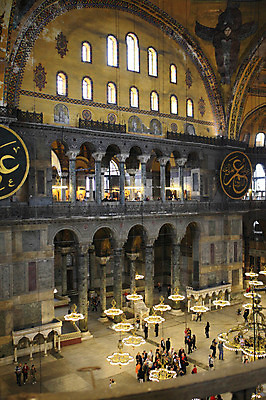 포토 JPG 해외풍경 해외 건축물 건축 고건축 중동 건축양식 해외건축 서양건축 종교건축 종교시설 조명 이스탄불 실내 여러명 내부 건물 관광지 성당 교회 여행객 기둥 사찰 사원 군중 아치 박물관 모스크 이슬람건축 샹들리에 아야소피아 튀르키예 국내포토 나라 아시아 종교 여행 다수 비즈니스 사람 풍경 이슬람교 시설 파일형식