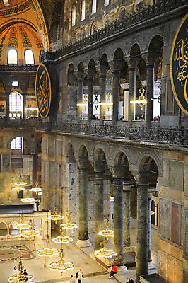 포토 JPG 해외풍경 해외 건축물 건축 고건축 중동 건축양식 해외건축 서양건축 종교건축 종교시설 조명 이스탄불 실내 여러명 내부 건물 관광지 성당 교회 여행객 기둥 사찰 사원 군중 아치 박물관 모스크 이슬람건축 샹들리에 아야소피아 튀르키예 국내포토 나라 아시아 종교 여행 다수 비즈니스 사람 풍경 이슬람교 시설 파일형식